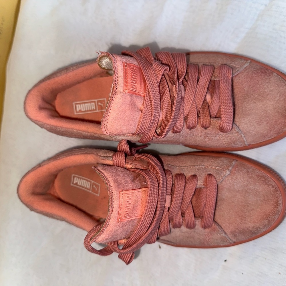 Puma Shoes Suede Classic Women size 7C Coral Pink Low Top Sneakers Casual Skate